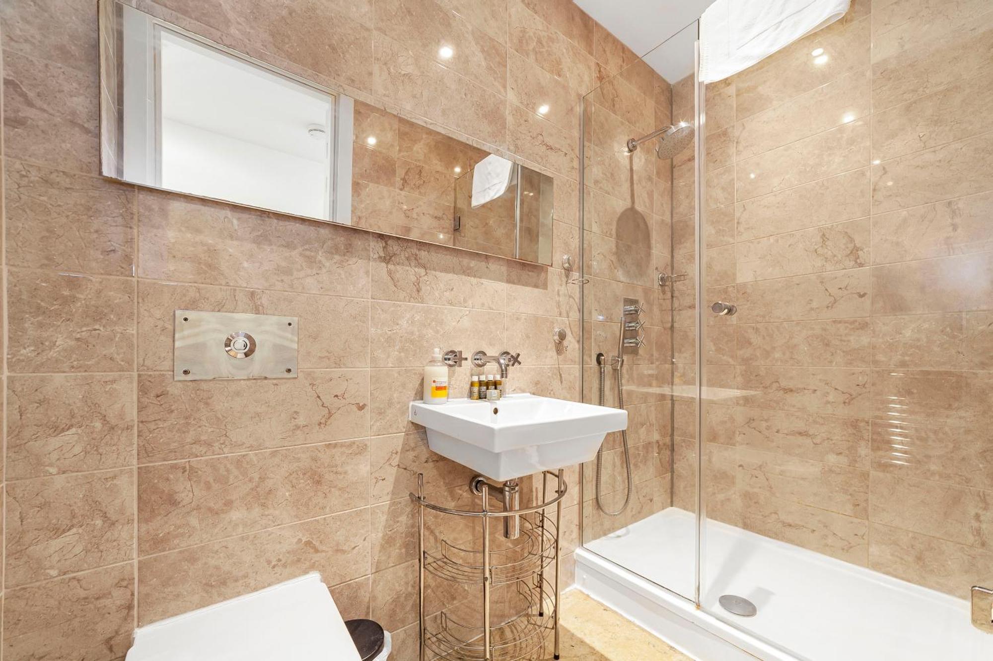 Deluxe Holborn Two Bedroom Apartment London Luaran gambar